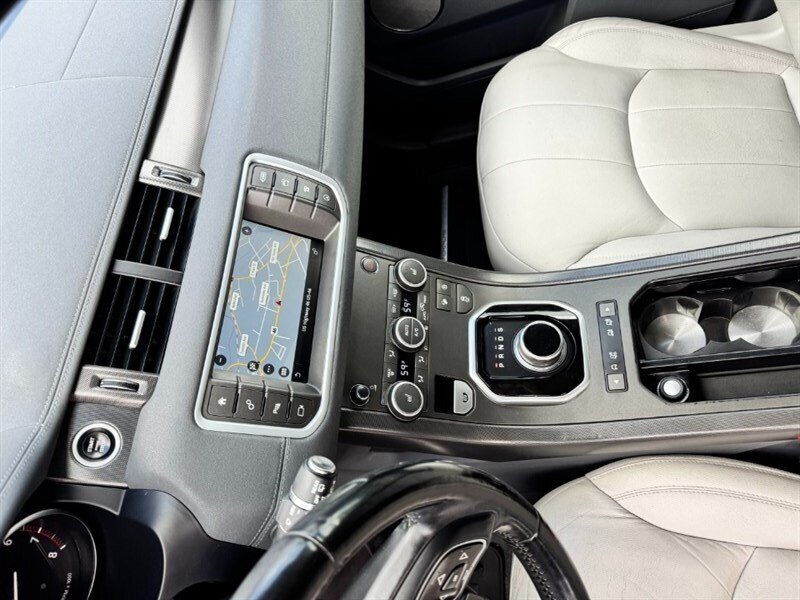 2018 Land Rover Range Rover Evoque SE photo 28