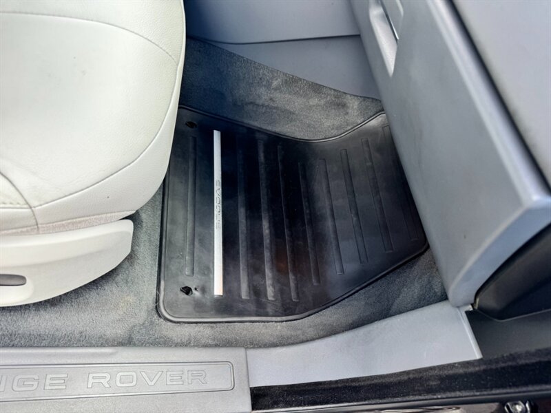 2018 Land Rover Range Rover Evoque SE photo 45