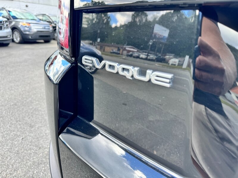 2018 Land Rover Range Rover Evoque SE photo 12