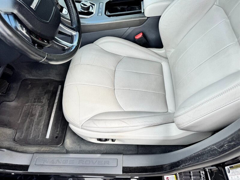 2018 Land Rover Range Rover Evoque SE photo 22
