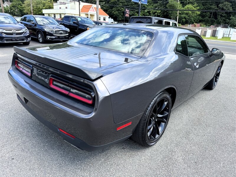 2016 Dodge Challenger SXT - Photo 6 - Rockaway, NJ 07866