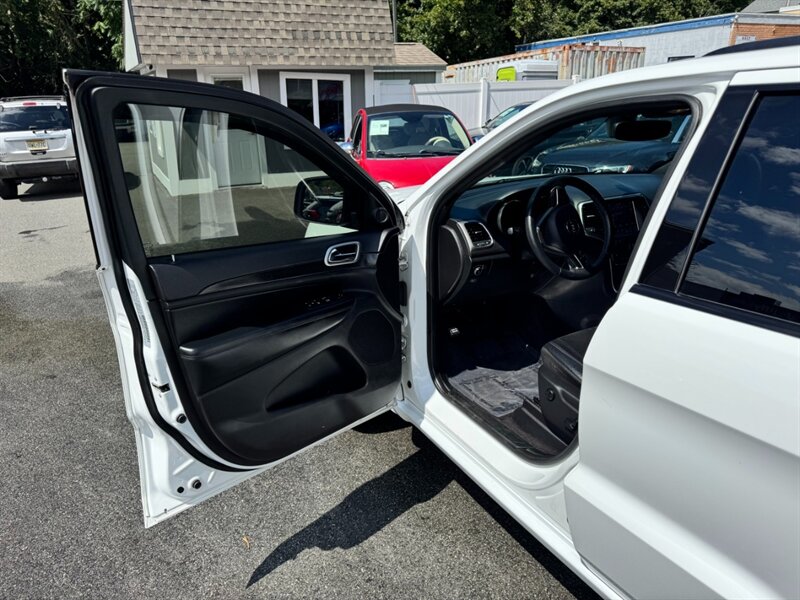 2018 Jeep Grand Cherokee Altitude photo 9