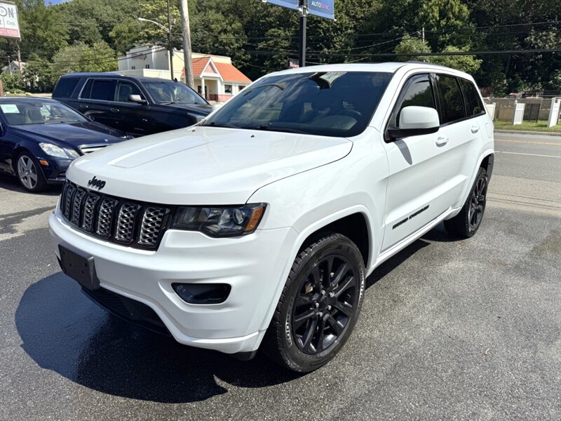 2018 Jeep Grand Cherokee Altitude photo 40