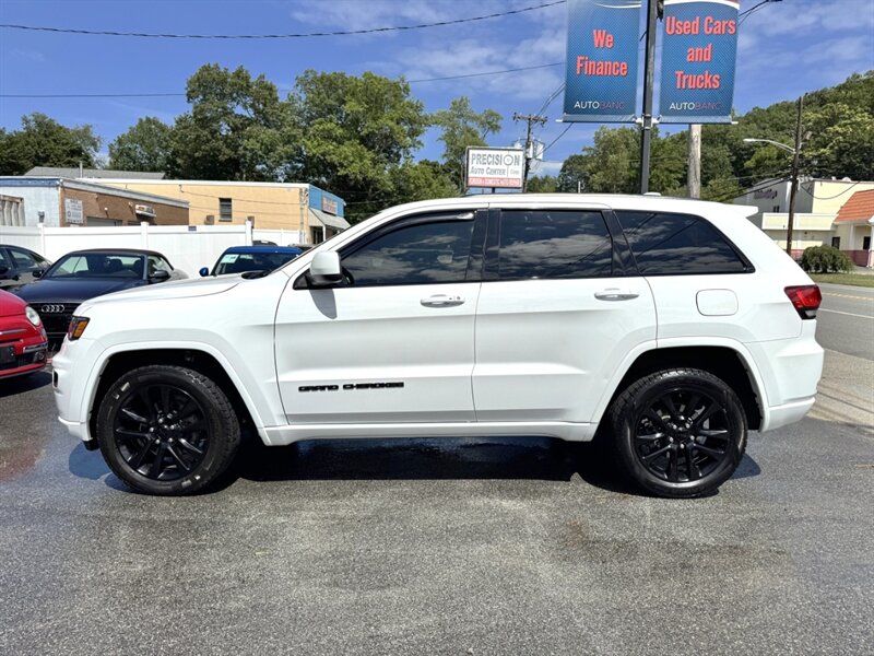 2018 Jeep Grand Cherokee Altitude photo 3