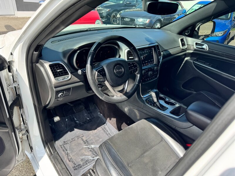 2018 Jeep Grand Cherokee Altitude photo 12