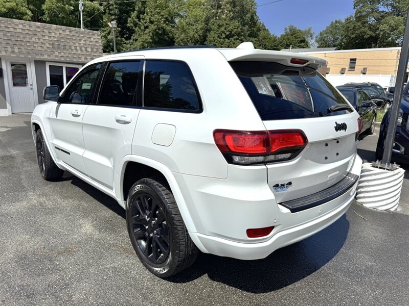2018 Jeep Grand Cherokee Altitude photo 2
