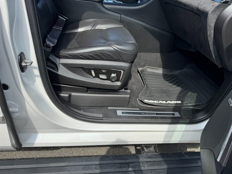 2017 Cadillac Escalade Platinum ESV - Photo 56 - Rockaway, NJ 07866