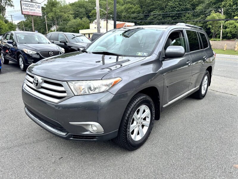 2011 Toyota Highlander SE  