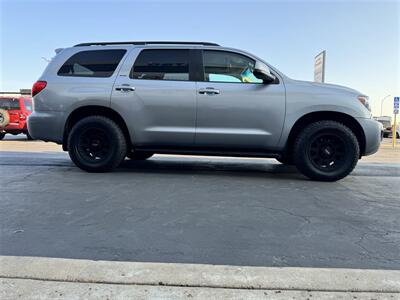 2014 Toyota Sequoia SR5  4WD 3RD ROW PROCOMP ALLTERRAIN SUNROOF BU CAMERA - Photo 4 - San Diego, CA 92121-2523