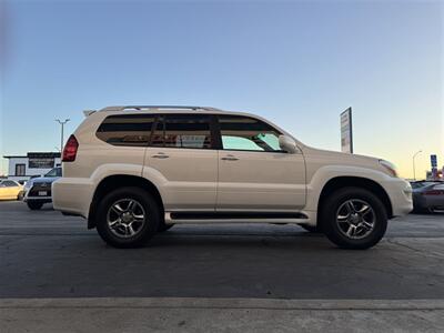 2009 Lexus GX 470  4WD WHITE/GRAY FULLY SERVICED SUPER CLEAN - Photo 4 - San Diego, CA 92121-2523