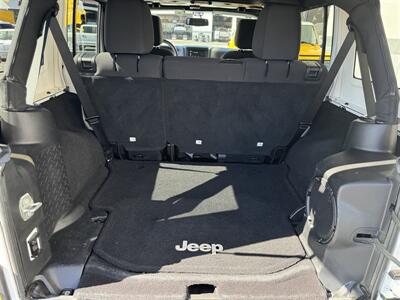 2014 Jeep Wrangler UNLIMITED Sport  4WD BUMPERS WINCH CarPlay One Owner Like New - Photo 21 - San Diego, CA 92121-2523