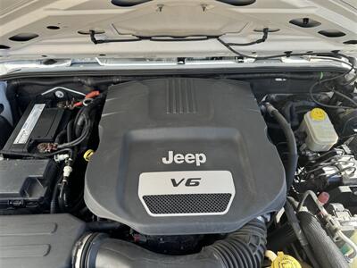 2014 Jeep Wrangler UNLIMITED Sport  4WD BUMPERS WINCH CarPlay One Owner Like New - Photo 24 - San Diego, CA 92121-2523