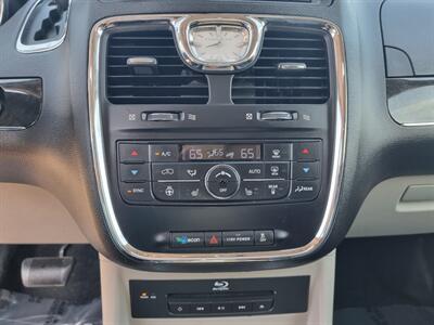 2014 Chrysler Town & Country Touring-L   - Photo 15 - Cincinnati, OH 45231