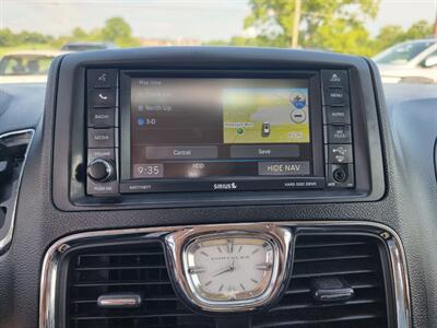2014 Chrysler Town & Country Touring-L   - Photo 13 - Cincinnati, OH 45231