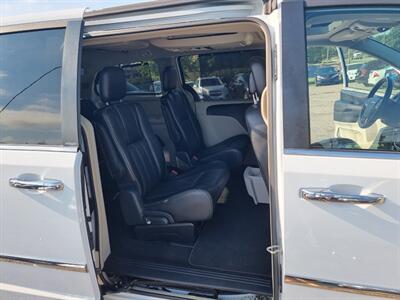 2014 Chrysler Town & Country Touring-L   - Photo 29 - Cincinnati, OH 45231