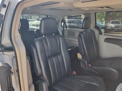 2014 Chrysler Town & Country Touring-L   - Photo 30 - Cincinnati, OH 45231