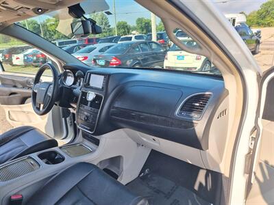 2014 Chrysler Town & Country Touring-L   - Photo 33 - Cincinnati, OH 45231