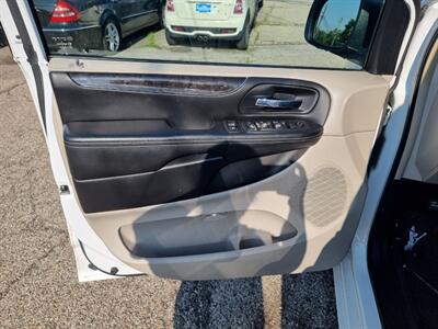 2014 Chrysler Town & Country Touring-L   - Photo 37 - Cincinnati, OH 45231