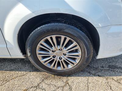 2014 Chrysler Town & Country Touring-L   - Photo 41 - Cincinnati, OH 45231