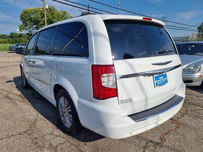 2014 Chrysler Town & Country Touring-L   - Photo 7 - Cincinnati, OH 45231