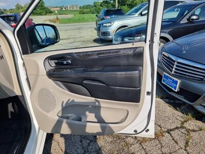 2014 Chrysler Town & Country Touring-L   - Photo 36 - Cincinnati, OH 45231