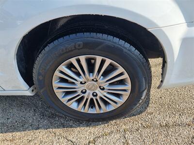 2014 Chrysler Town & Country Touring-L   - Photo 39 - Cincinnati, OH 45231