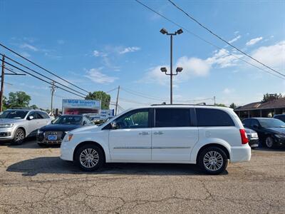 2014 Chrysler Town & Country Touring-L   - Photo 2 - Cincinnati, OH 45231