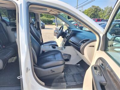 2014 Chrysler Town & Country Touring-L   - Photo 32 - Cincinnati, OH 45231