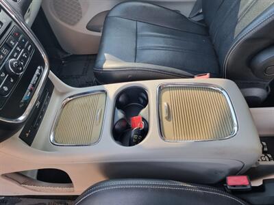 2014 Chrysler Town & Country Touring-L   - Photo 16 - Cincinnati, OH 45231