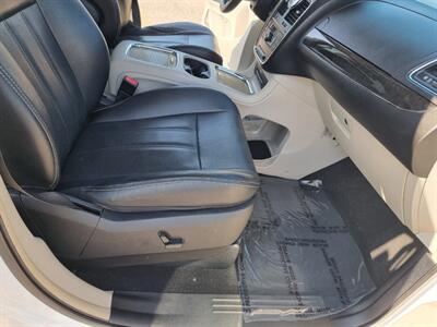 2014 Chrysler Town & Country Touring-L   - Photo 35 - Cincinnati, OH 45231