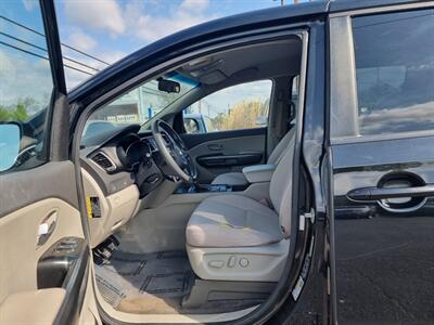 2016 Kia Sedona LX - Photo 8 - Cincinnati, OH 45231