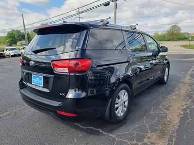 2016 Kia Sedona LX - Photo 5 - Cincinnati, OH 45231