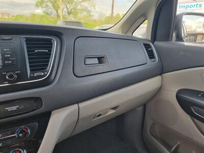 2016 Kia Sedona LX - Photo 16 - Cincinnati, OH 45231