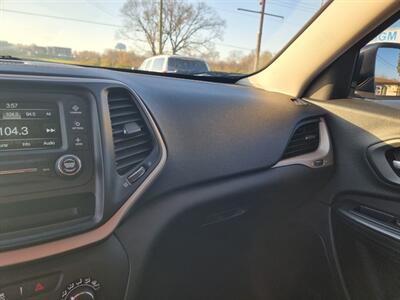 2015 Jeep Cherokee Sport - Photo 17 - Cincinnati, OH 45231