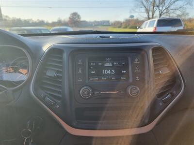 2015 Jeep Cherokee Sport - Photo 14 - Cincinnati, OH 45231