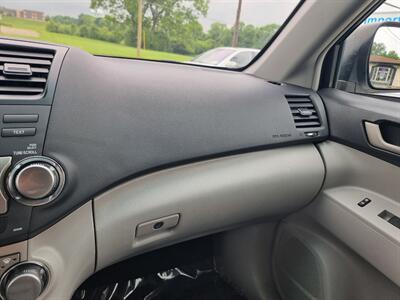 2011 Toyota Highlander SE   - Photo 17 - Cincinnati, OH 45231