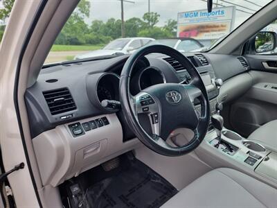 2011 Toyota Highlander SE   - Photo 9 - Cincinnati, OH 45231