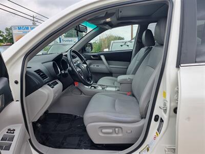 2011 Toyota Highlander SE   - Photo 8 - Cincinnati, OH 45231