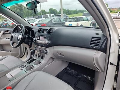 2011 Toyota Highlander SE   - Photo 31 - Cincinnati, OH 45231