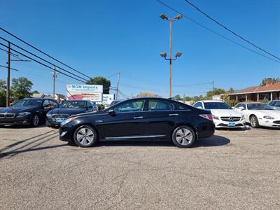 2014 Hyundai SONATA Hybrid Limited   - Photo 2 - Cincinnati, OH 45231