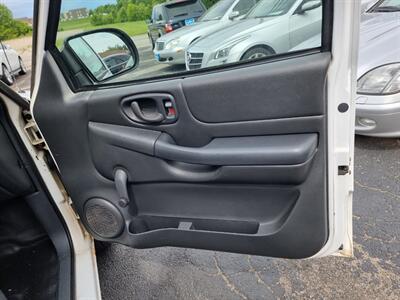 2002 Chevrolet S-10   - Photo 22 - Cincinnati, OH 45231