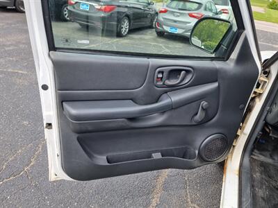2002 Chevrolet S-10   - Photo 17 - Cincinnati, OH 45231
