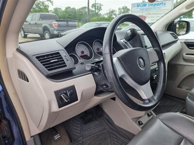 2010 Volkswagen Routan SE   - Photo 9 - Cincinnati, OH 45231