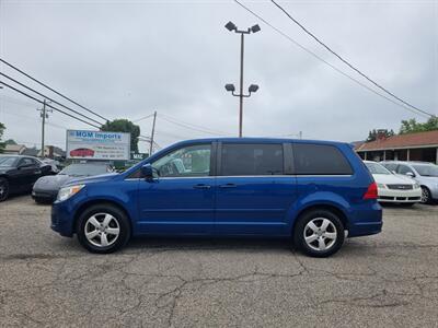 2010 Volkswagen Routan SE   - Photo 2 - Cincinnati, OH 45231