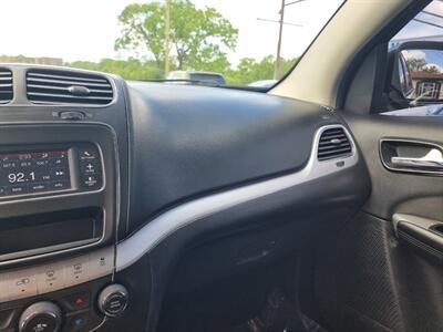 2017 Dodge Journey SXT   - Photo 16 - Cincinnati, OH 45231