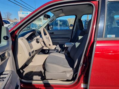 2012 Ford Escape XLS - Photo 8 - Cincinnati, OH 45231