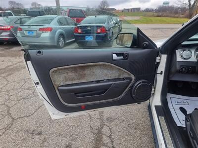 2007 Ford Mustang V6 Deluxe   - Photo 32 - Cincinnati, OH 45231
