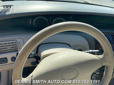 2001 Toyota Avalon XLS   - Photo 15 - Amelia, OH 45102