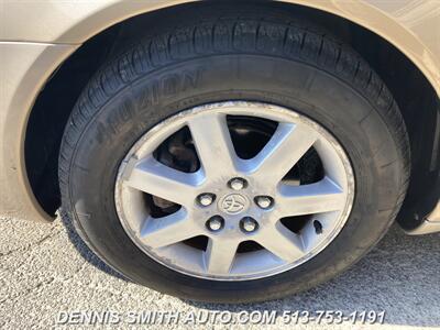 2001 Toyota Avalon XLS   - Photo 12 - Amelia, OH 45102