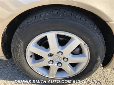 2001 Toyota Avalon XLS   - Photo 9 - Amelia, OH 45102